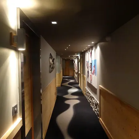 アパートホテル Koh-i Nor By Les Etincelles 5*